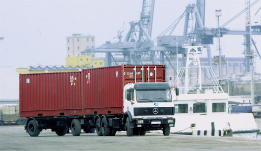 Tại sao quy định về tải trọng xe container quan trọng?